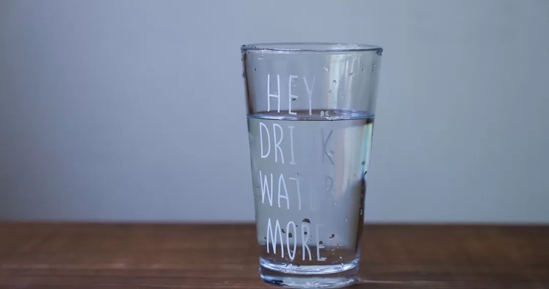 10 astuces simples pour boire plus d’eau au quotidien