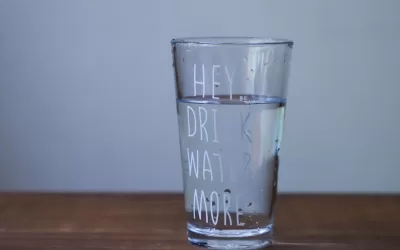 10 astuces simples pour boire plus d’eau au quotidien
